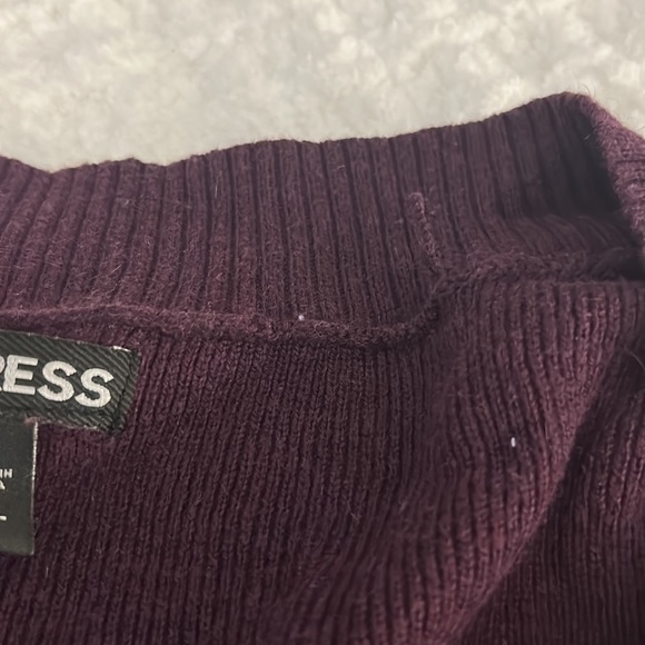 Express Women’s V-Neck Sweater - Size Small, Plum. - Picture 5 of 5
